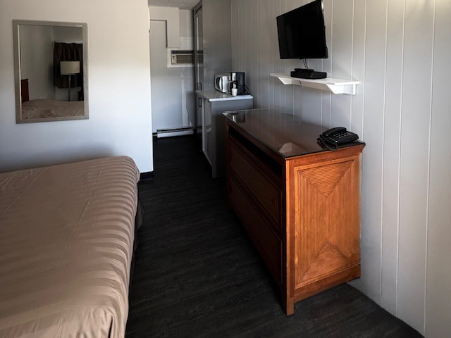 Standard Room interior detail 4